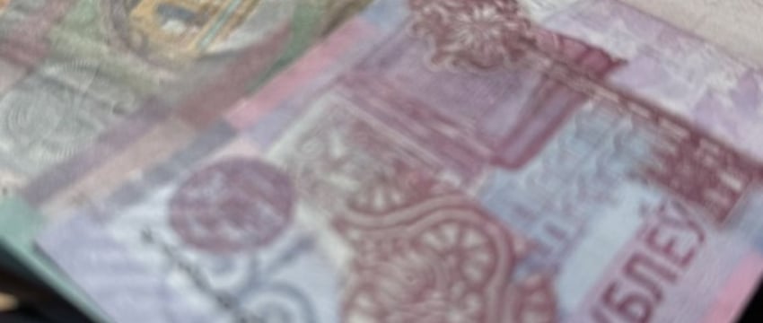 Белорус вернул кредит на 300 рублей, но у него списывали деньги по хитрой схеме. На чьей стороне суд?