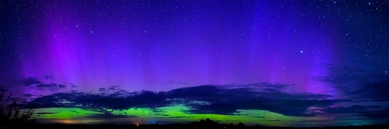 Полярное сияние над Боярским озером и деревней Бояры. Чашникский район Витебской области, Беларусь. Фото Сергея Серебро