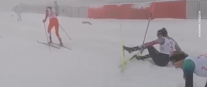 Не менее 9 лыжниц пострадали после массового завала на спартакиаде в Сочи