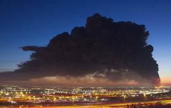 На складе Wildberries в Питере вспыхнул масштабный пожар — Видео