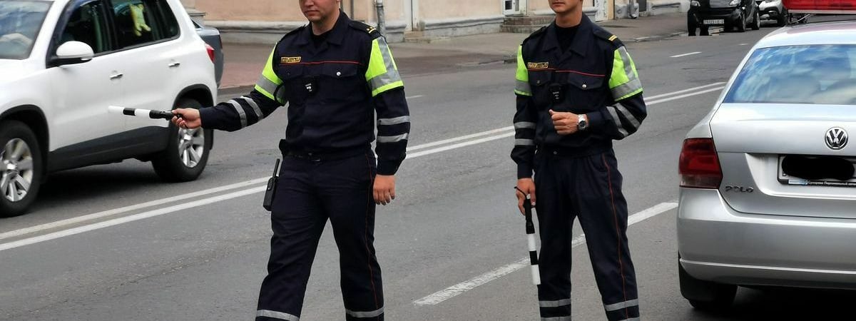В ГАИ назвали область, где решили ловить проезжающих на мигающий светофор белорусов — Видео