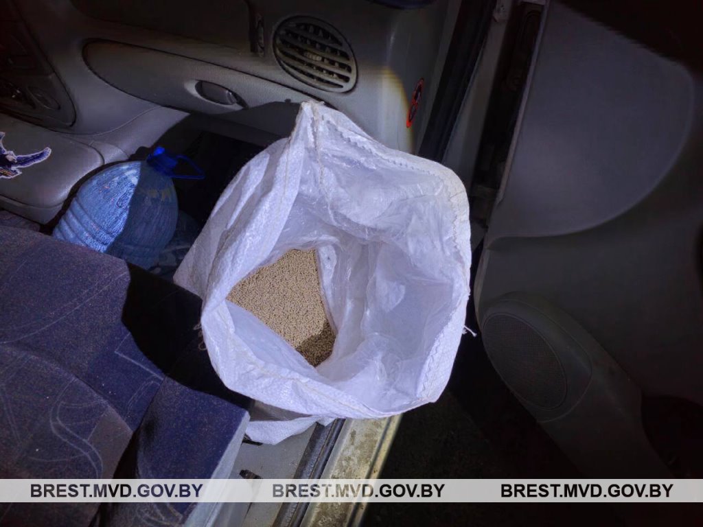 В Дрогичинском районе мужчина украл 60 кг комбикорма