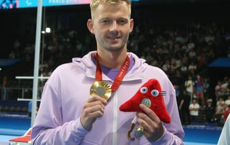 Белорусский пловец завоевал золото на Паралимпиаде — Фото