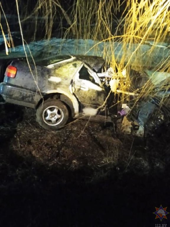 Водителя и двух пассажиров спасли работники МЧС при ДТП в Столинском районе