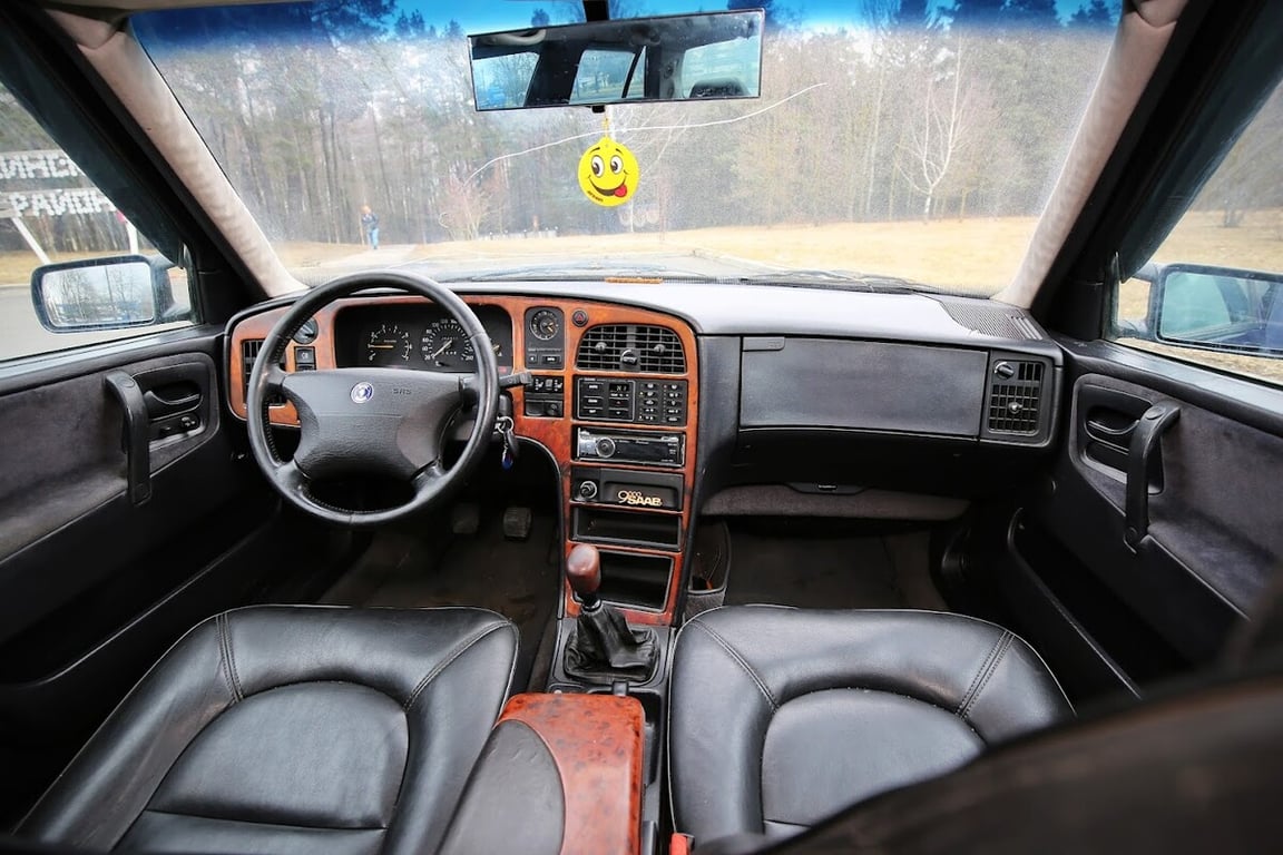 Белорус показал очень редкий Saab 9000