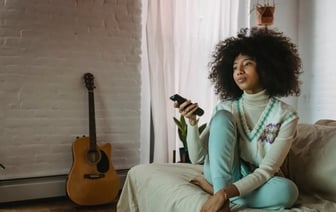 Силовики задержали жителя Гродно за фото военной техники, на ролике силовиков беларус с подбитым глазом