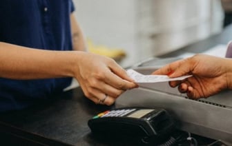 Каким был средний дневной чек в белорусских магазинах с начала года? Рассказали в Белстате