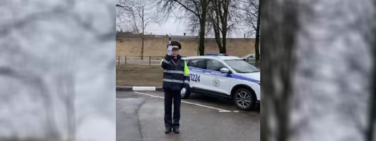 Как запомнить сигналы регулировщика за 30 секунд? В ГАИ поделились простым видео — Видео