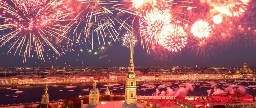 Салют в честь 80-летия снятия блокады запустили в Петербурге