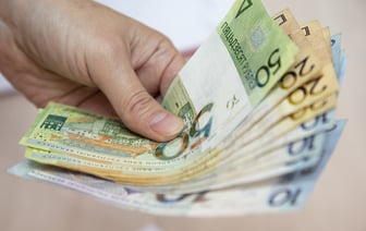 Уговаривала знакомых брать товары в рассрочку. В Бобруйске женщину осудили за долги