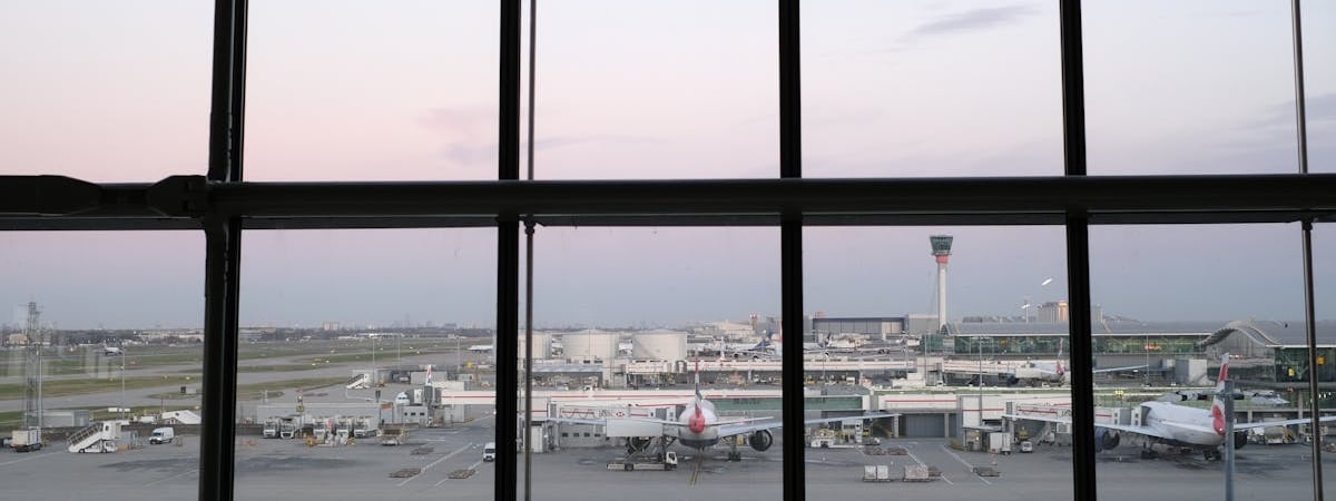 Лондонский аэропорт Хитроу возобновил работу после пожара