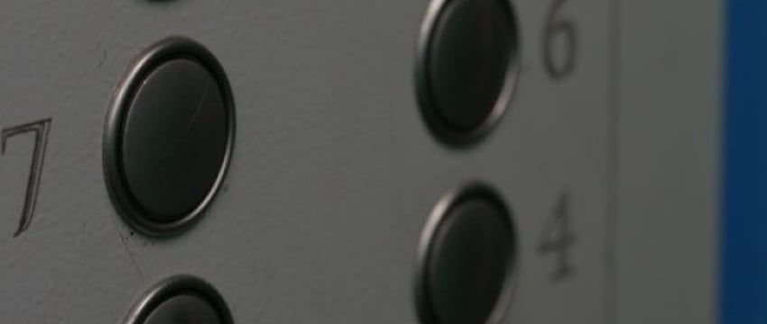 Это правда, что ребенок не может один ездить в лифте? Спрашивает брестчанка