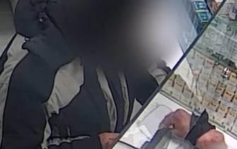 Житель Бреста похитил забытый в аптеке кошелёк. Это попало на видео