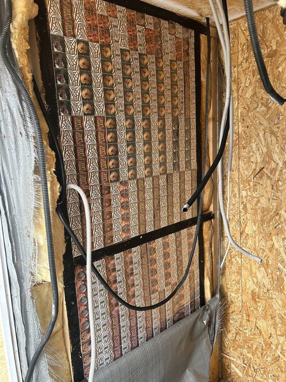 Тайник с 5000 пачками сигарет нашли в фуре под управлением белоруса