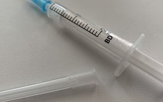 «За 5 месяцев — 1700 случаев коклюша». Что изменится в Национальном календаре прививок