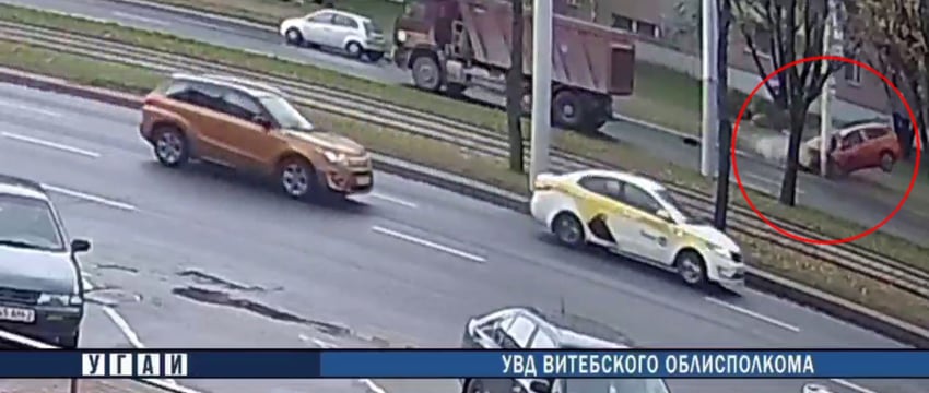На Московском проспекте в Витебске «Lada» врезалась в фонарный столб: один человек погиб, двое в больнице