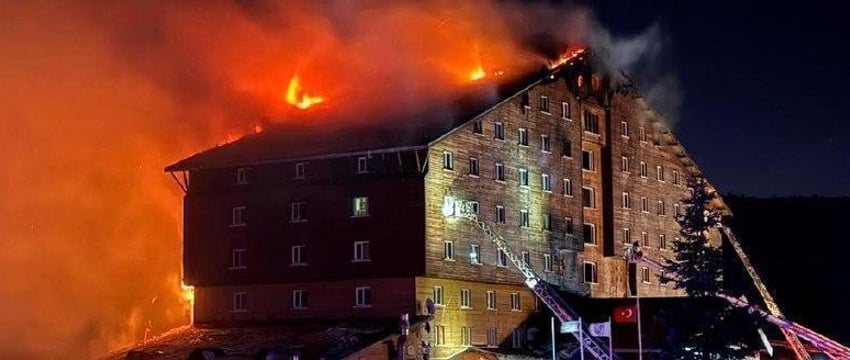 В Турции погибли 10 человек при пожаре в отеле на горнолыжном курорте