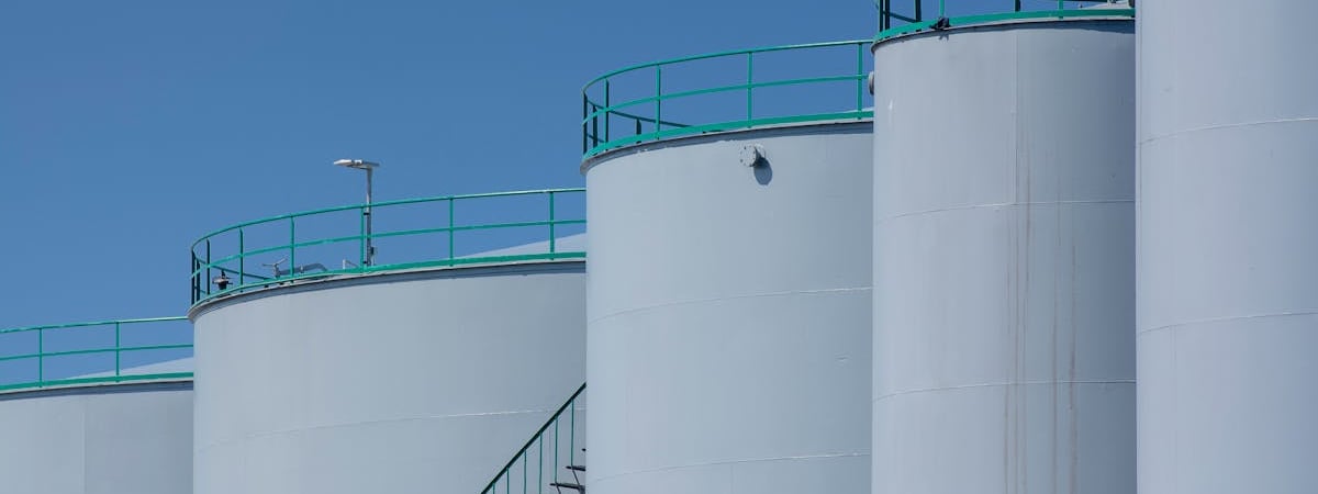 Цены на нефть эталонных марок утром в среду стабильны