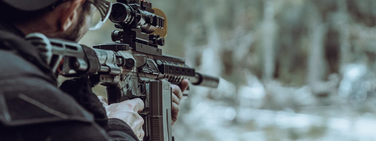 США наносят удары по передовым складам оружия хуситов в Йемене