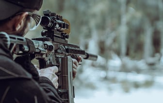 США наносят удары по передовым складам оружия хуситов в Йемене