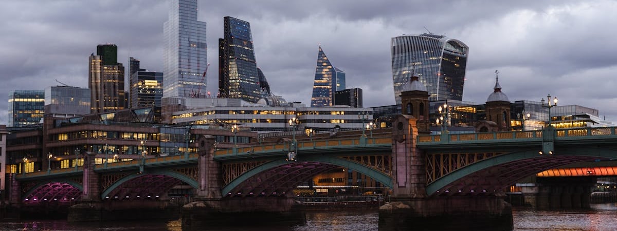 Великобритания внесла в санкционные списки новые компании и физлиц из РФ