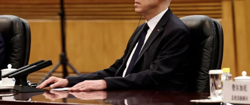 Президент Туниса отправил в отставку премьер-министра без каких-либо объяснений.