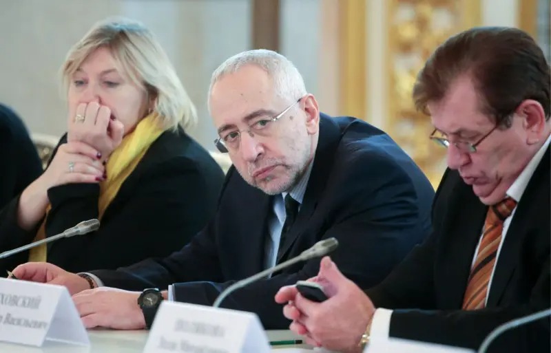 Умер телеведущий и историк Николай Сванидзе