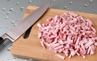 Что вкусного сделать из ветчины, оставшейся после Нового года? Нашли рецепт простой намазки — Полезно