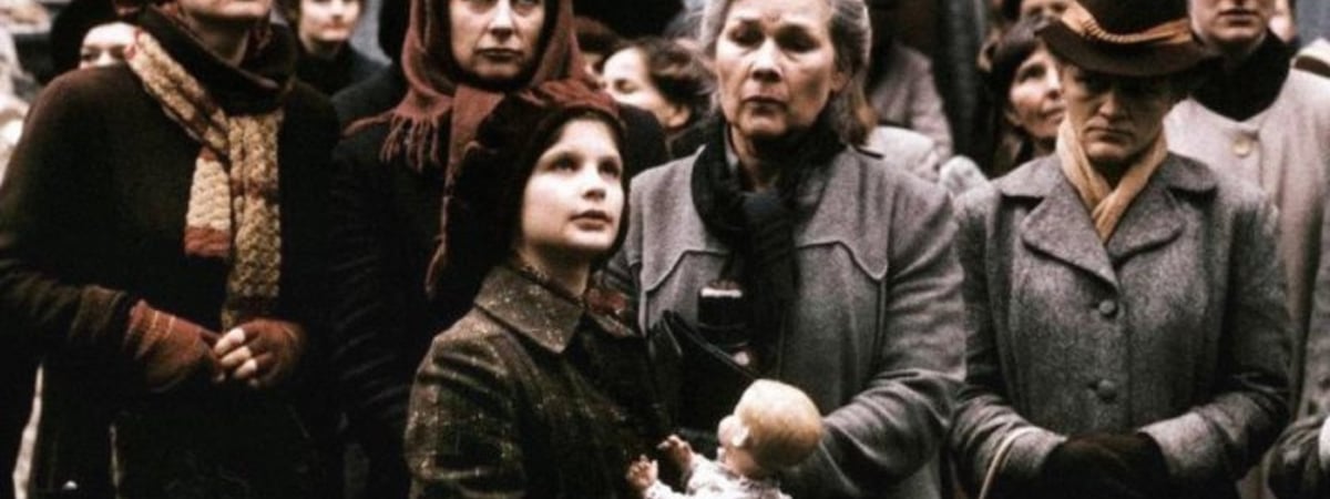 «Они встали, вышли и сказали «верните нам наших мужей». Не «замените наших мужей», а именно «верните». И нацисты спасовали»