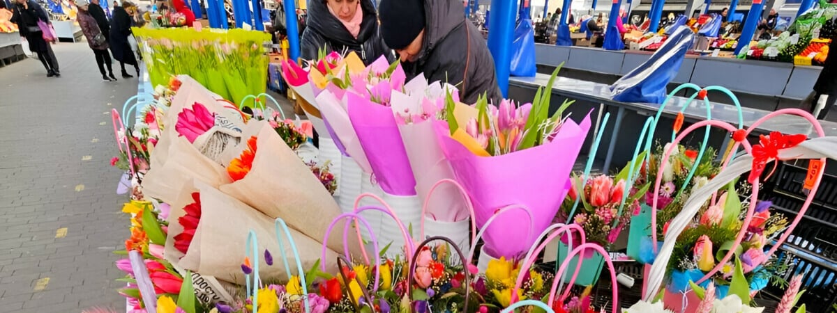 От 2 руб. за ветку. В Минске на Комаровке открылся «Большой цветочный базар». А что в других городах? — Фото