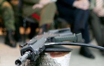 Литовцы бросились скупать пистолеты и двустволки «на день X»