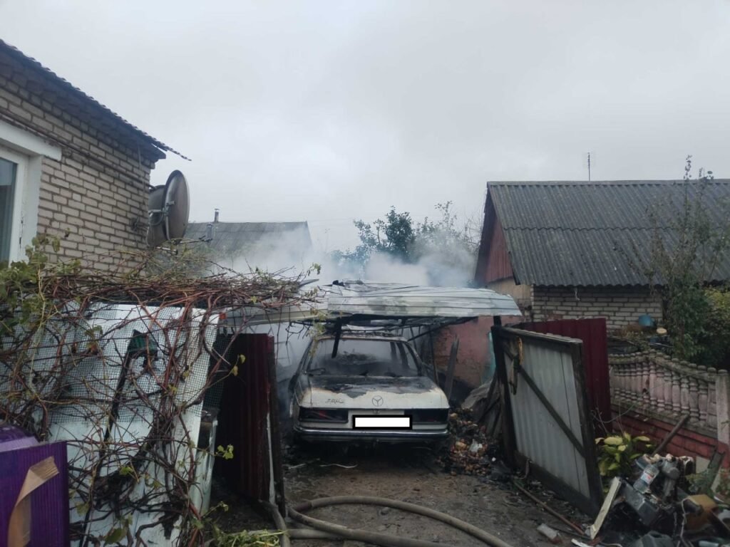 Mercedes сгорел в Ляховичах
