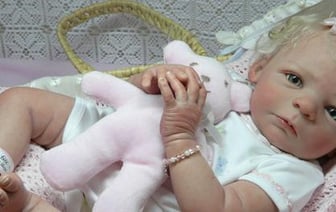 «Усыновление» кукол в США: новый тренд или психологическая потребность?