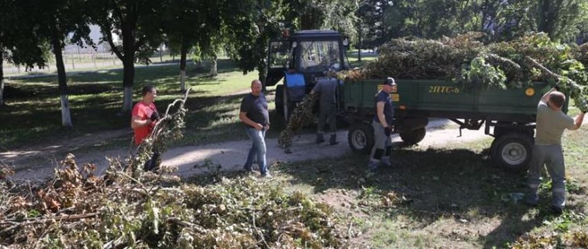 10 тысяч гомельчан вышли убирать последствия стихии