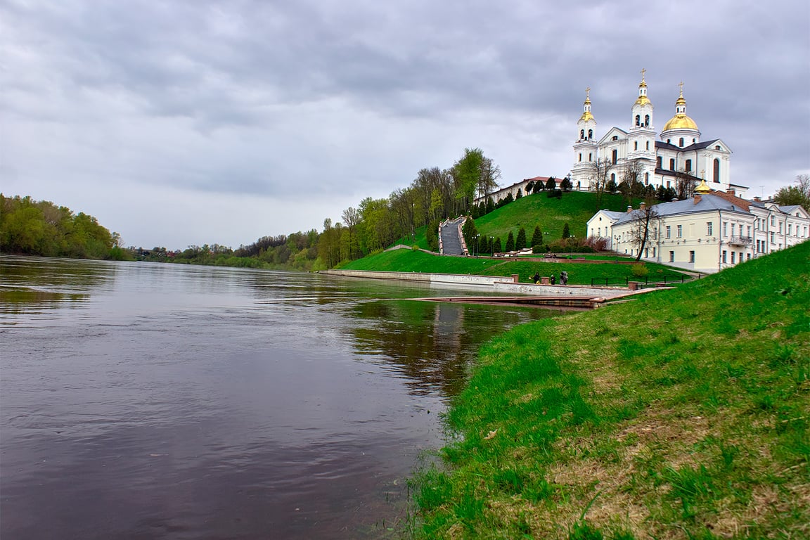 Двина повторно разлилась и снова затопила набережную в Витебске. Фото Сергея Серебро