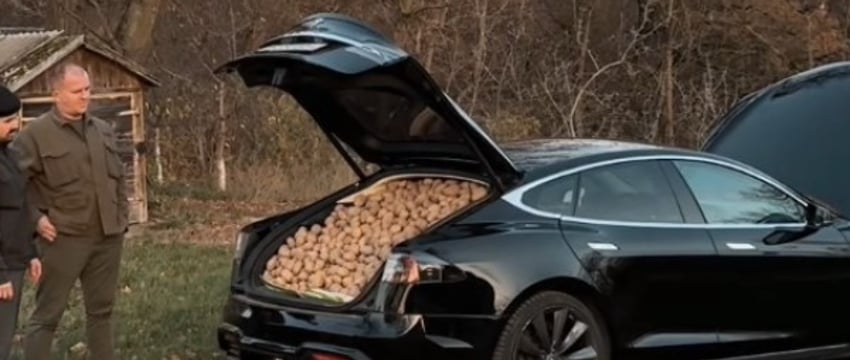 Белорусы превратили Теслу в картошковоз