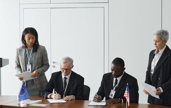 ЕС утвердил 15-й пакет санкций против России