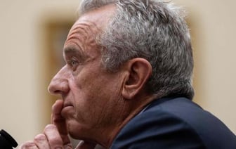 Кеннеди-младший приостановил предвыборную кампанию, призвав голосовать за Трампа