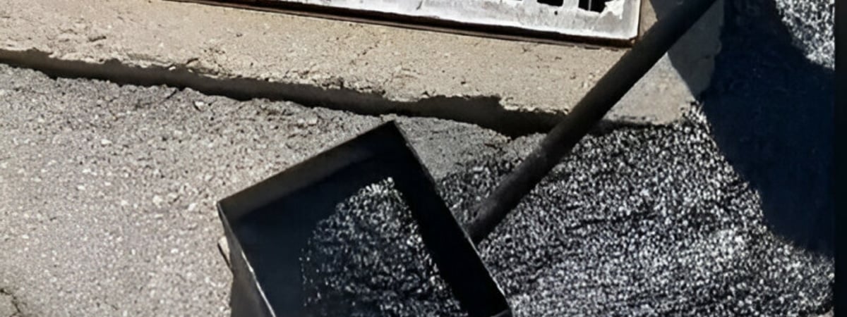 «А что, так можно было без лужи? ????» — В Сети показали, как ремонтируют асфальт в США. Зрители разделились в оценке — Видео