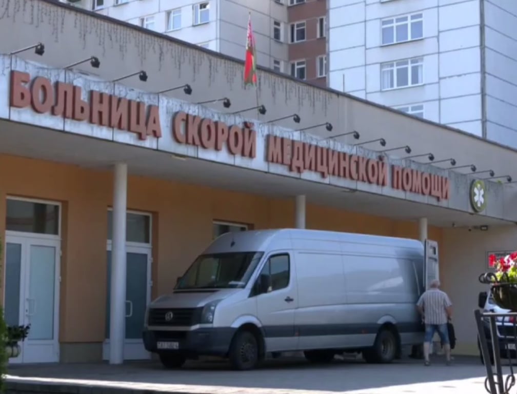 В Беларуси трех девушек, лежавших на одном пляже, госпитализировали с солнечными ожогами