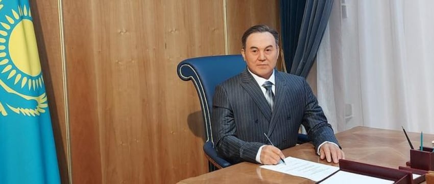 Фигуру Назарбаева убрали из музея в Астане