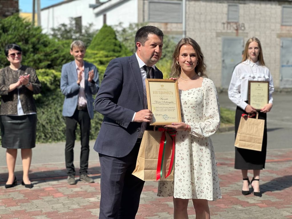 Последний звонок в БрГУ имени А.С.Пушкина