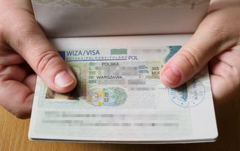 МИД Польши объяснил, почему резко сократил выдачу гуманитарных виз белорусам. У кого потребуют «допобоснований»?