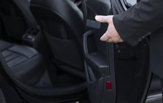 С госслужащих сняли обязанность закупать служебные авто только белорусского производства