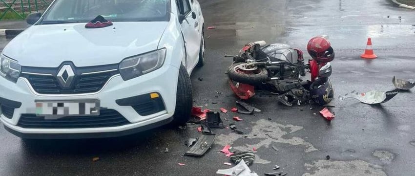 В Орше столкнулись легковушка и скутер, пострадали два человека