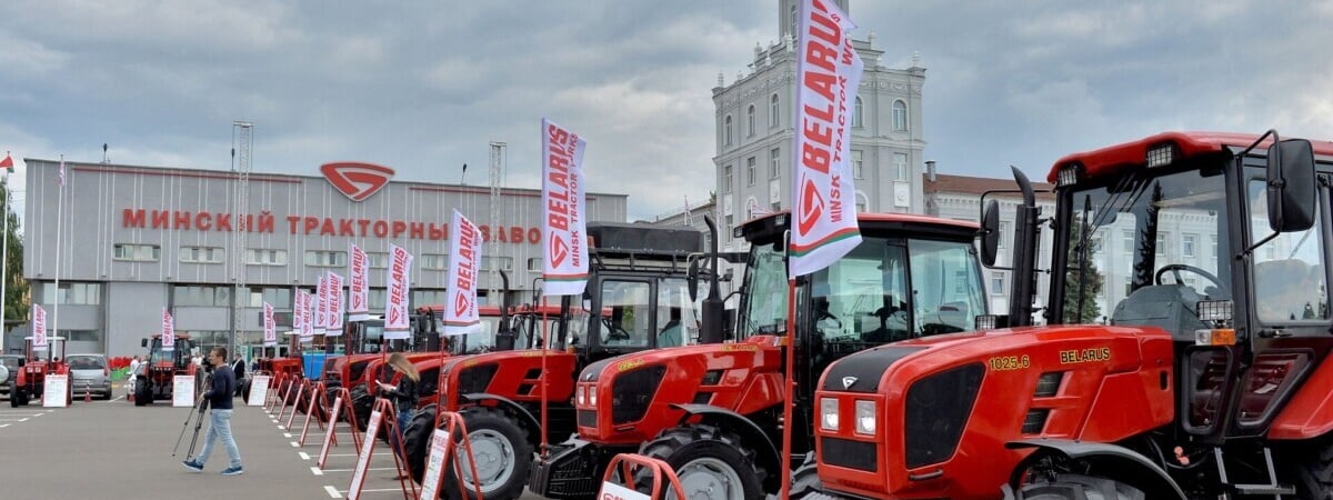 «Утилизировать не нужно» — Власти Польши предложили разрешить фермерам использовать тысячи «нелегальных» тракторов «Беларус»