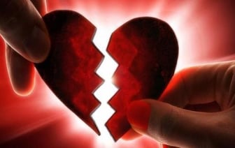 Женщина подала в суд на мужчину, который использовал ее как банкомат