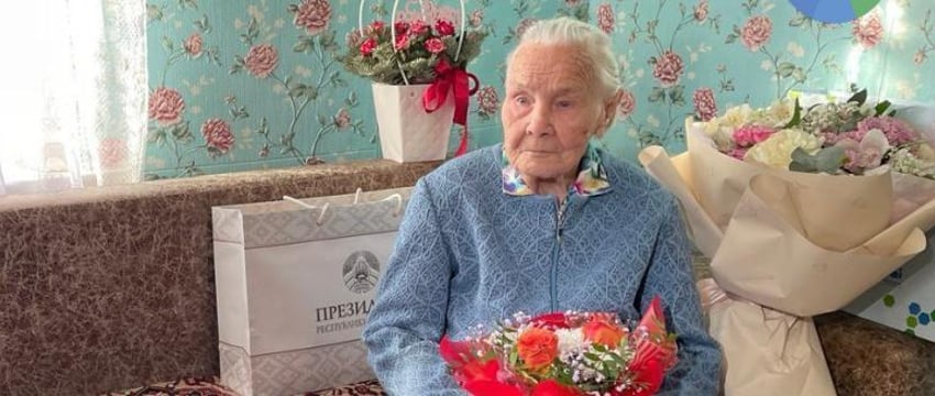 Лукашенко поздравил свою учительницу со 100-летием