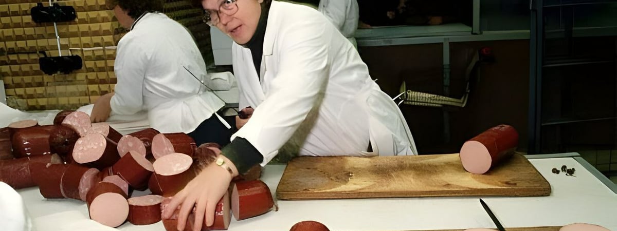 Почему колбасу называют «Докторской»? Узнали, чего не должно быть в составе настоящей — Полезно