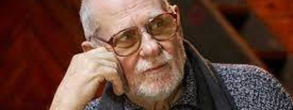 Анатолий Стреляный: С виду почти городская страна, а по существу – сельская община, которую насильно одели во всё городское